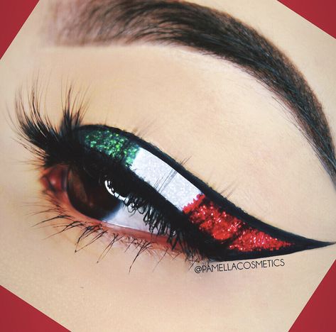 Maquillaje 15 de septiembre🇲🇽 #maquillaje #maquillajemexicano #mexicanmakeup #15deseptiembre #maquillajepatrio Mexican Eye Makeup, Mexican Flag Makeup Look, Mexican Makeup Look Traditional, Makeup Verde, Colorful Eye Makeup Tutorial, Mexican Makeup, Holiday Eye Makeup, 4th Of July Makeup, Christmas Eye Makeup