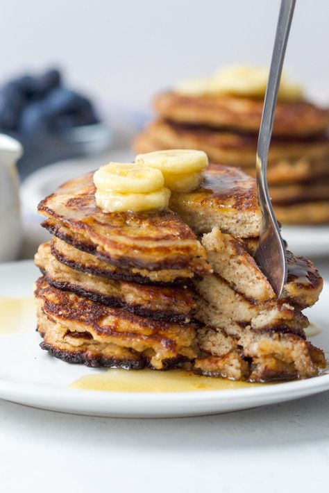 Banana Pancakes Paleo, Paleo Banana Recipes, Paleo Banana Pancakes, Gluten Free Banana Pancakes, Banana Bread Pancakes, Recipes Using Bananas, Paleo Pancakes, Healthy Brunch Recipes, Low Calorie Breakfast