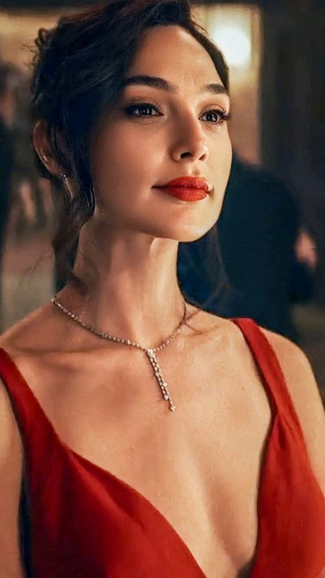 Gal Gabot, Gal Gardot, Gal Gadot Wonder Woman, Fashion Gal, Gal Gadot, Star Girl, Feminine Energy, Hollywood Stars, Role Models