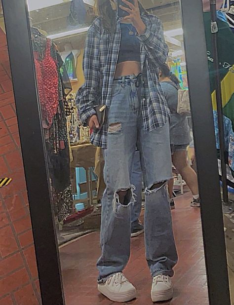 Blue Ripped Jeans Outfit Aesthetic, Ripped Jeans Outfit Inspiration, Blue Plaid Flannel Outfit, Pretty Outfits Aesthetic Jeans, Outfits With White Flannel, Alt Outfits With Blue Jeans, Crop Top Ripped Jeans Outfit, Flannel Alt Outfits, Ripped Jeans And Crop Top Outfit