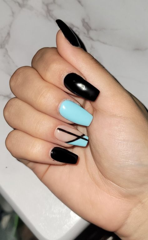 Blue Nails With Black Lines, Gel X Nails Coffin Medium, Black And Blue Nails Acrylic Coffin, Black Blue Acrylic Nails, Black And Blue Nail Ideas Short, Blue Nails For School, Medium Coffin Shape Nails Designs, Black Blue And White Nails, Black And Blue Nails Ideas