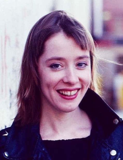 SUZANNE VEGA (July 11, 1959) Folk-pop singer/songwriter and guitarist, “Luka” (#3, 1987) Suzanne Vega, Pop Singers, Guitarist, Singer Songwriter, Songwriting, Music, Celebrities