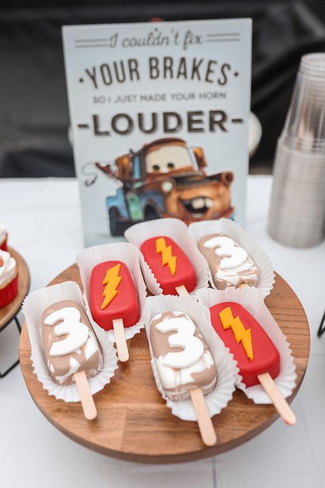 Lightning Mcqueen Birthday Treats, Cars Cakesicles, Disney Cars Desserts, Disney Cars Cake Pops, Cars Theme Treats, Cars Desserts, Car Cake Pops, Pixar Cars Birthday Cake, Cars Cake Pops