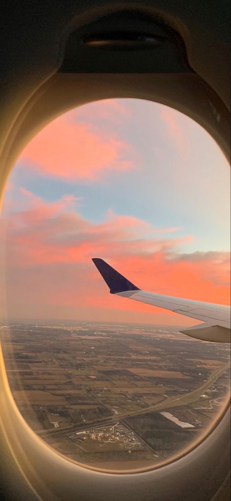 Plane Window View, Airplane Window View, Airplane Wallpaper, Airport Aesthetic, Dubai Vacation, Airplane Window, Airport Photos, Inspirational Books To Read, Window View