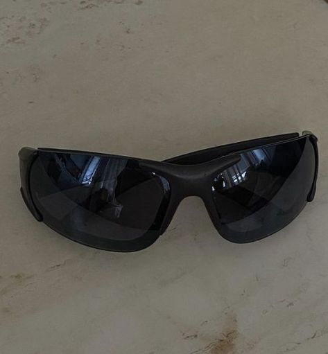 Y2k Glasses, Trendy Boy Outfits, Top Sunglasses, Downtown Outfits, Streetwear Accessories, Cool Glasses, Stylish Glasses, Vintage Bottles, Sports Sunglasses