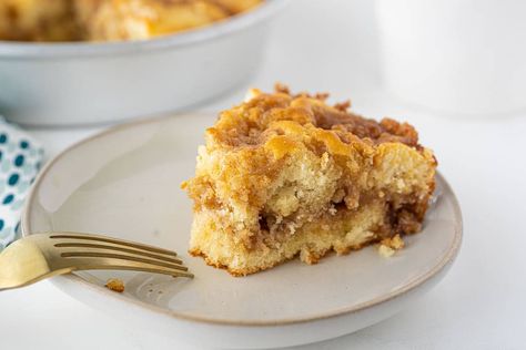 Bisquick™ Coffee Cake - The Kitchen Magpie Bisquick Cobbler Recipes, Bisquick Coffee Cake Recipe, Bisquick Recipes, Coffee Cakes, Coffee Cake Recipes, Cobbler Recipes, Baking Mix, Easy Baking Recipes, Cake Ingredients