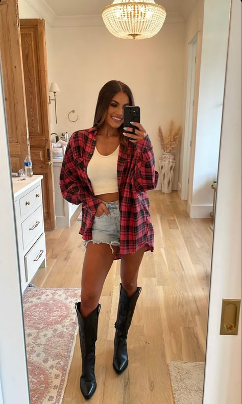 Cowboy Boots With Flannel Shirt, Cowgirl Outfits With Flannel, Flannel Western Outfits Women, Flannel Country Outfits, Shorts Flannel Outfit, Flannel Concert Outfits, County Concert Outfits Fall, Cowboy Boots And Leggings Outfits, Fall Outfits With Cowboy Boots