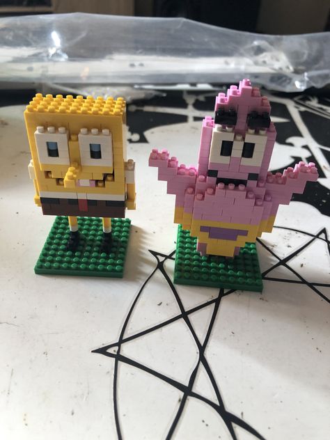 Spongebob & Patrick LEGO! 💕💛 Lego Spongebob, Spongebob Birthday Party Decorations, Spongebob Stuff, Spongebob Birthday Party, Lego Club, Spongebob Patrick, Spongebob Birthday, Luxury Garage, Amazing Lego Creations