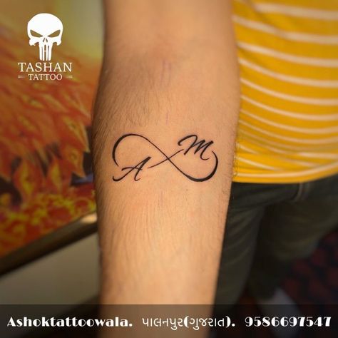 Infinity Initial Tattoo, Infinity Tattoo Couples, Infinity Tattoo With Initials, Infinity Finger Tattoos, Word Tattoos On Hand, Infinity Name Tattoo, Infinity Sign Tattoo, Monogram Tattoo, Cute Finger Tattoos