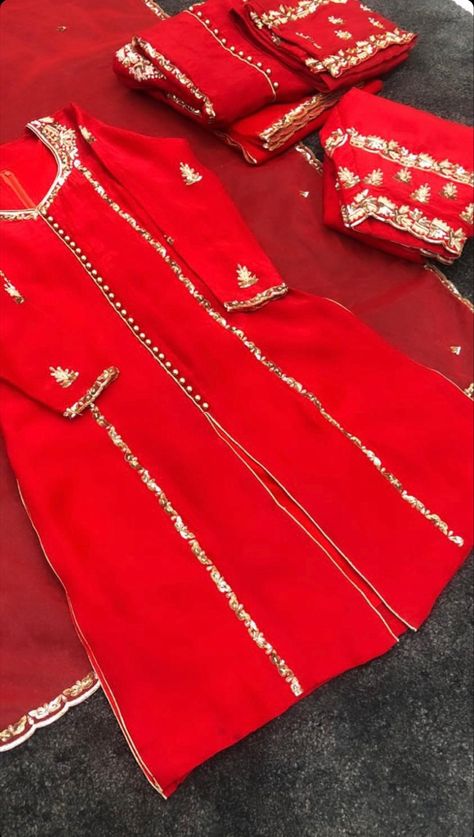 Red Suit Embroidery Design, Ladies Suits Indian, Suit Punjabi, Punjabi Suits Designer Boutique, Embroidery Suits Punjabi, Suits Punjabi, Punjabi Outfits, Indian Designer Suits, Boutique Suits