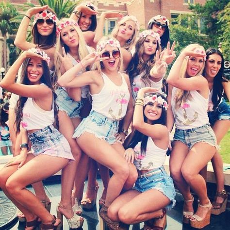 What I Wish I Knew Before Joining a Sorority - Society19 Bachelorette Party Pics, Frat Party Themes, Bachelorette Party Dress, Frat Parties, Awesome Bachelorette Party, Bachelorette Party Outfit, Beach Bachelorette, Bachelorette Outfits, Sorority Girl