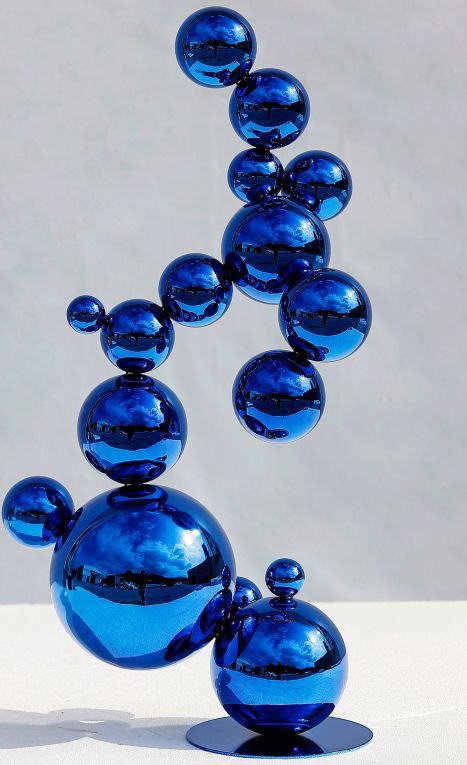 Bubble Sculpture Art, Ball Sculpture Art, Bubble Art Installation, Bubble Sculpture, Blown Glass Balls Display, Sphere Shaped Objects, Sphere Art, Sphere Sculpture, Sphere Art Installation