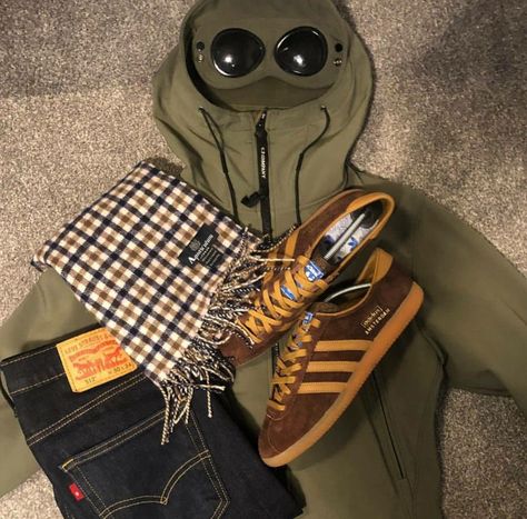 Keep It Lemon Football, Football Casuals Outfits, Football Hooligans Fashion, Casual Football Hooligans Street Styles, Football Clobber, Cp Company Outfit, Casuals Football Style, Clobber Casual, Hooligans Style