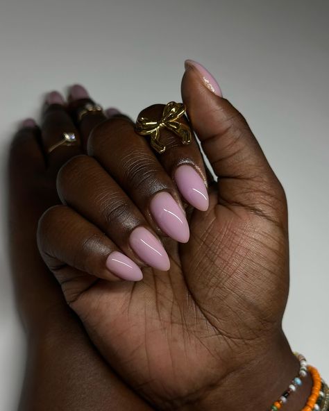 🇺🇸🏈🦅 #dovenailsbysharon #structuredmanicure Brown Skin Almond Nails, Classy Almond Nails Black Woman, Almond Nails Dark Skin Tone, Almond Nail Black Women, Nails For Dark Skin, Gold Chrome Nails On Dark Skin, Summer Nails Simple, Nail Parlour, Fall Gel Nails