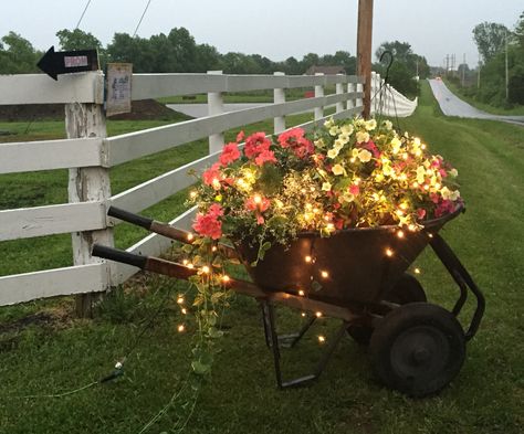 Country Prom Theme Ideas, Western Theme Dance Decor, Country Theme Prom, Farmhouse Theme Party, Rustic Prom Decor, Boho Prom Decorations, Countryside Cabin Prom Theme, Classy Country Party, Country Prom Theme