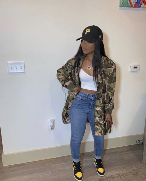 Teenage Outfits, Girls Fall, Tomboy Style Outfits, Outfit Jeans, Chill Outfits, Looks Street Style, Outfit Trends, Kris Jenner, Camo Jacket