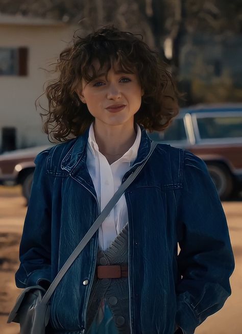 Nancy - Stranger Things Nancy Stranger Things Season 4, Stranger Things Nancy, Stranger Things Cosplay, Millie Bobby Brown Movies, Stranger Things Outfit, Stranger Things Season 4, Top Tv Shows, Nancy Wheeler, Stranger Things Girl