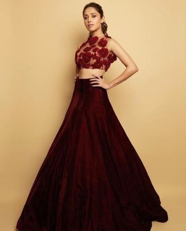 Lehenga Skirt Designs, Types Of Lehenga, Outfits For The Winter, Skirt Types, Lehenga Skirts, Design Lehenga, Indian Fashion Trends, Lehenga Skirt, Bridal Lehengas