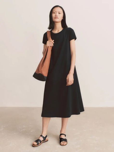 Uniqlo Dress Outfits, Casual Uniqlo Skirt For Spring, Uniqlo Airism Oversized Tee, Black Hijab Outfit, Uniqlo Casual Crew Neck T-shirt, Uniqlo Dress, Uniqlo Women Outfit, Uniqlo Dresses, Uniqlo Rayon Blouse