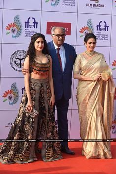 Sridevi, Janhvi, Shah Rukh Khan - Stars Of IFFI Day 1 Fashion Killa Asap Rocky, Style Savvy Fashion Forward, Cropped Hoodie Outfit, 50's Fashion, Indian Wedding Gowns, Designer Punjabi Suits, Saree Blouse Designs Latest, Fashion To Figure, Party Wear Indian Dresses