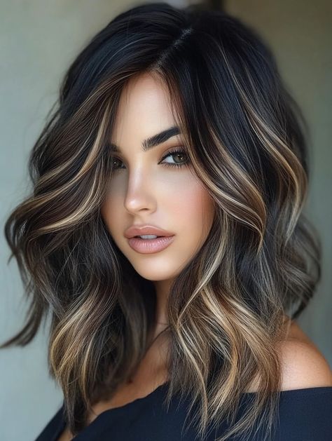 Rambut Brunette, New Hair Ideas, Brunette Hair With Highlights, Hair Color Styles, Dark Hair With Highlights, Brunette Balayage Hair, Hair Styles Color, Brown Hair Balayage, Hair With Highlights