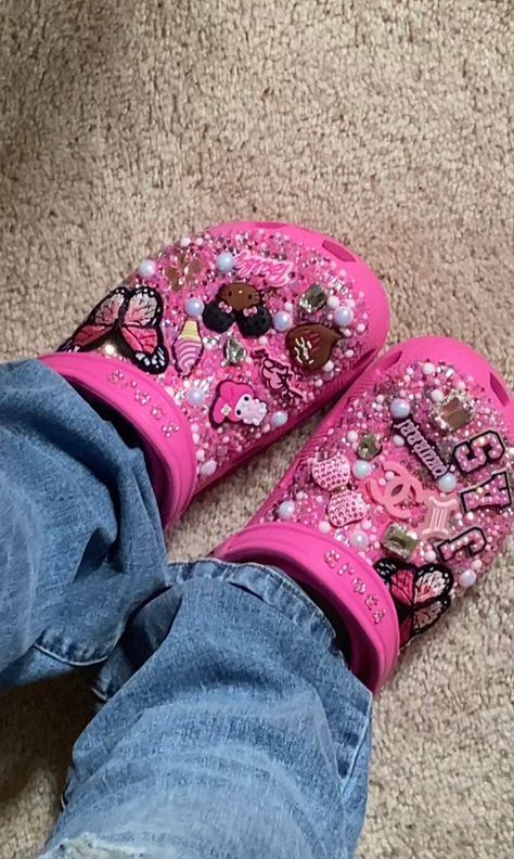 Pink Blinged Out Crocs, Hello Kitty Crocs Outfit, Crocs Bedazzled, Pink Crocs Outfit, Spiderman Crocs, Hello Kitty Heels, Hello Kitty Crocs, Bedazzled Crocs, Crocs Aesthetic