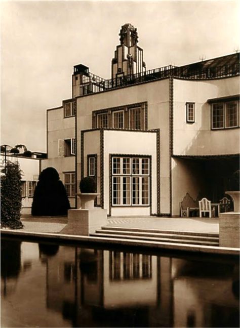 Palais Stoclet, Bruxelles, 1905 by Josef HOFFMANN and the Wiener Werkstätte group Joseph Hoffman, Josef Hoffmann, Art Deco Buildings, Art Deco Architecture, Design Hotel, Residential Interior, Beautiful Buildings, Art Deco Design, Brussels