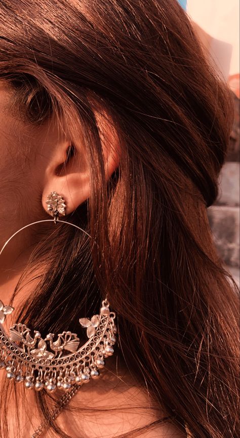 Desi Things, Silver Bridal Jewellery, Bridal Photography Poses, Hand Pic, Insta Profile, Desi Fashion Casual, Resin Jewelry Diy, Earrings Aesthetic, Fasion Outfits