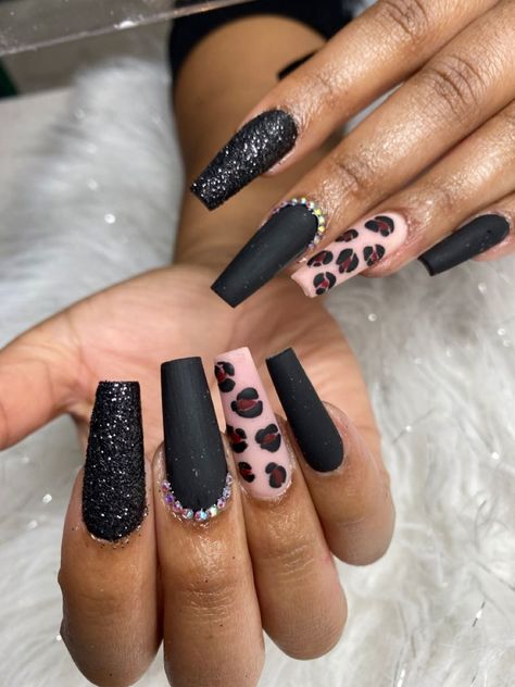 A mix of black matte nails, shiny black and leopard Black On Black Leopard Nails, Black And Leopard Print Nails, Black And Leopard Nails, Black Leopard Nails, Black Matte Nails, Cheetah Print Nails, Nails Styles, New Years Eve Nails, Purple Acrylic Nails