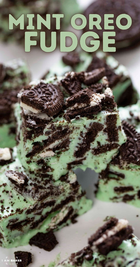 Creamy, no-fuss Mint Chocolate Oreo Fudge needs to be the next recipe on your dessert line-up. This delicious mint and chocolate cookie treat will have your guests coming back for seconds and thirds. Mint Oreo Fudge, No Bake Mint Chocolate Bars, Mint Oreo Dessert, Mint Dessert Recipes, Andes Mint Fudge Recipe, Mint Chocolate Fudge Recipe, Mint Recipes Dessert, Mint Fudge Recipe, Mint Pie