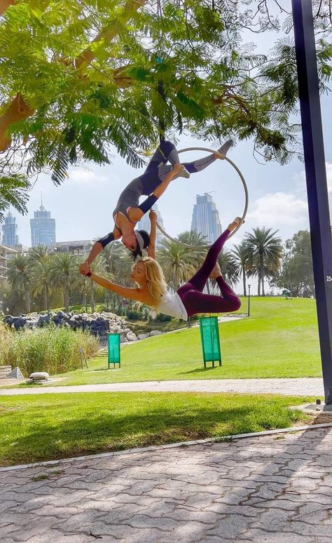 Aerial Hoop Duo Pose, Aerial Hoop Doubles, Aerial Hoop Poses, Duo Lyra, Aerial Hoop Moves, Lyra Hoop, Aerial Lyra, Lyra Aerial, Aerial Hoop Lyra