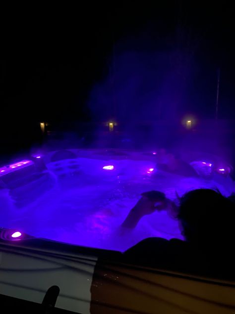 Hot Tub Party Aesthetic, Pool Snapchat Story Night, Jacuzzi Night Snapchat, Hot Tub Snapchat, Hot Tub Snaps, City Life Aesthetic, Night Swim, Beach Instagram Pictures, Alcohol Party