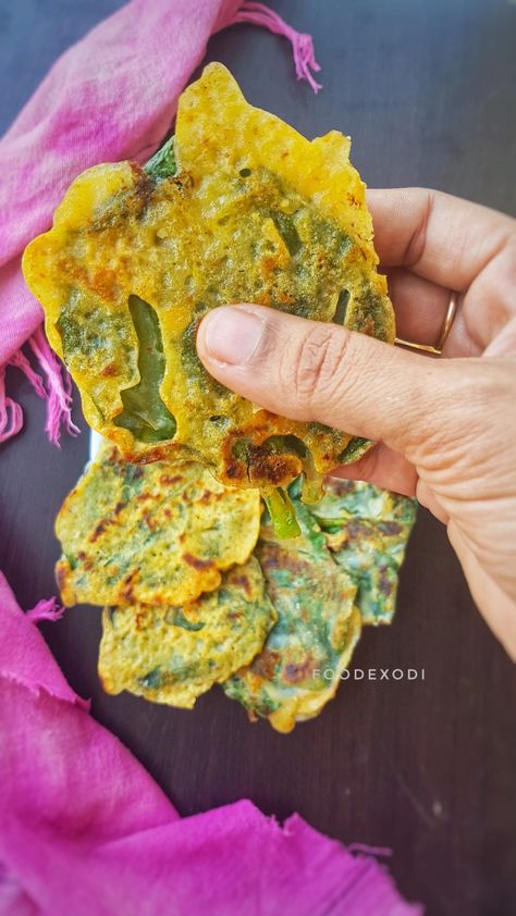 Poi pithau Bhaja | Malabar Spinach tawa fry – Foodexodi Garden Vegetable Recipes, Fried Spinach, Malabar Spinach, Heart Shaped Leaves, Spinach Soup, Garden Vegetable, Spinach Recipes, Food Challenge, Spinach Leaves