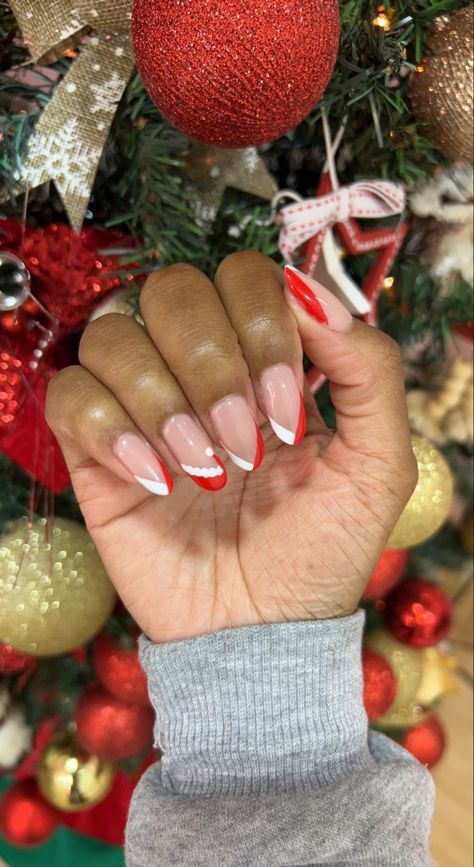 Almond Nails Christmas Designs Simple, Classy Holiday Nails Simple, Trendy Christmas Nails Acrylic, Simple Festive Nails, December Holiday Nails, Short Red Christmas Nails, December Dip Nails, Christmas Nail Tips, Christmas Nails For Short Nails