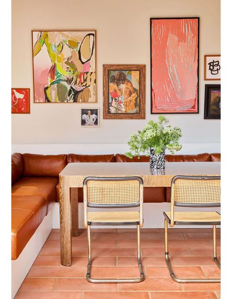 8 Unexpected + Timeless Colour Combos To Try At Home Custom Banquette Seating, Villa Style Home, Mid Century Modern Eclectic, Poppy Lissiman, Mcm House, Modern Eclectic, Banquette Seating, Retro Furniture, Large Table