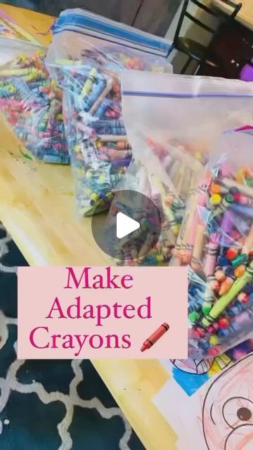 Katherine Doran Dally on Instagram: "🌈 it’s that time of year to collect all of the old and broken crayons from your school to make accessible crayons.

🖍️ Soak in warm watch and a little dish soap to remove paper from crayons, don’t worry there will be some stubborn ones! 

☀️ Break into smaller pieces and put into a muffin tin. 

💦 Melt in the oven - have a Google to see what temperature is best. I usually do 215 degrees F. 

🌳 Remove from oven when melted. When the molds begin to firm place in your handle. 

🖼️ use shower rings, hair ties, PVC pipe t-bars, popsicle stickers, or leave plain.

🧊 Pop in the fridge to finish hardening

#speechlanguagepathologist #speechpathology #speechtherapy #preschoolspeech #preschoolspeechtherapy #preschoolplay #schoolslp #schoolspeech #slp2be 
#s What To Do With Crayons, Melt Crayons In Molds, How To Melt Crayons Into Molds, Old Crayon Crafts, Crayon Molds, Preschool Speech Therapy, Crayon Crafts, Art Hacks, Shower Rings