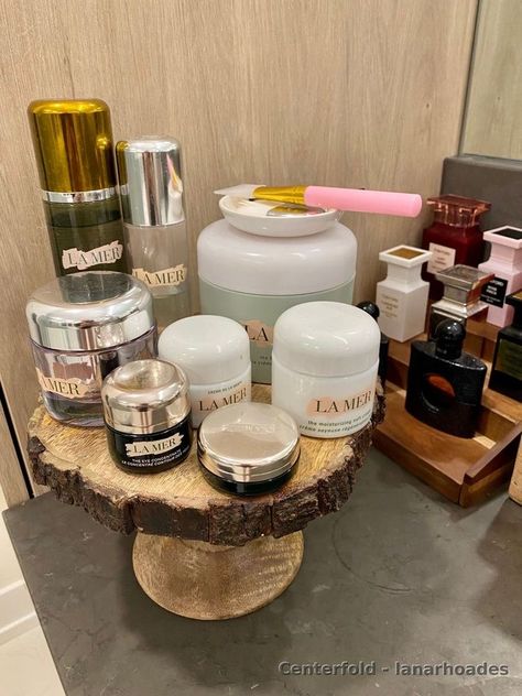 La Mer Products #gifts #giftideas #skincare #selfcare #selflove #ad #affiliatelink Lamer Skincare, La Mer Moisturizing Cream, Pampering Routine, Moisturizing Cream, Beauty Skin Care Routine, Luxury Skincare, Skin Care Essentials, Skin Care Tools, Beauty Supply