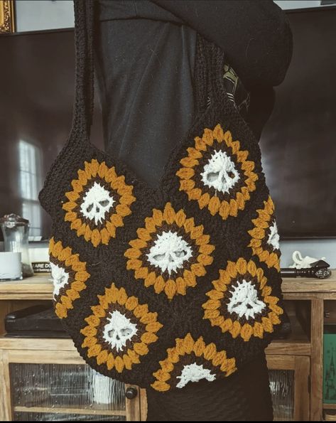 Granny square bag Skull Crochet Granny Square, Skull Granny Square Cardigan, Skull Granny Square Bag, Sunflower Granny Square Bag, Crochet Sunflower Granny Square Purse, African Flower Granny Square Bag, Skull Sunflower, Skull Crochet, Sunflower Granny Square