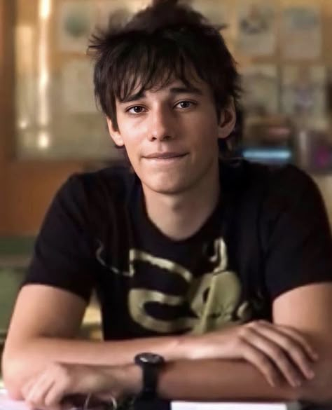 Rodrick Heffley Eyeliner, Rodrick Party Pictures, Pp Photo, Diary Of The Wimpy Kid Rodrick, Rodrick Loded Diper, Rodrick Heffley Teenage Dirtbag, Rodrick Rules, Rodrick Heffley, Hot Emo Guy