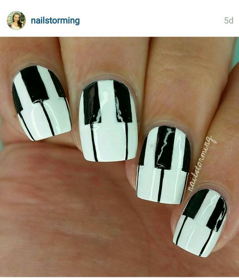 #nailart Piano Nails, Music Nail Art, Music Nails, Natural Nail Art, Nails Tutorial, Thanksgiving Nails, Acrylic Nail Art, Dream Nails, Easy Nail Art