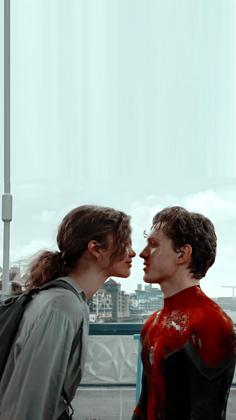 Mj Wallpaper Spiderman, Tom Zendaya Wallpaper, Spiderman Mj Wallpaper, Tom Holland Zendaya Wallpaper, Spiderman Mj Zendaya, Spiderman Couple Wallpaper, Spiderman X Mj, Mj And Spiderman, Tomholland And Zendaya