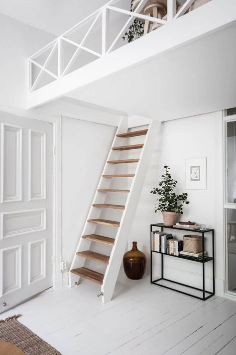 Studio Apartment With Loft, Apartment With Loft, Scandinavian Studio Apartment, Scandinavian Studio, Tiny Loft, Minimalist Studio, Tiny House Stairs, Apartment Loft, Kitchen Studio