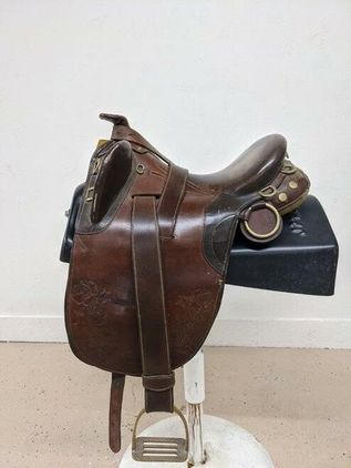 Used Saddles For Sale, Australian Saddle, Saddles For Sale, Calf Roping, Roping Saddles, Used Saddles, Colorado Usa, Western Saddle, Saddle