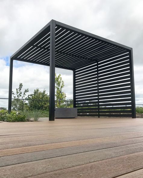 Black Modern Pergola, Black Pergola Ideas, Pergola Slats, Steel Pergola Design, Black Pergola, Pergola Outdoor, Villa Courtyard, Roof Terraces, Fence Options