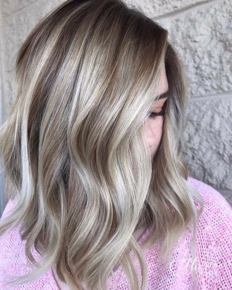 Kort Bob, Hair Loop, Beauty Courses, Ashy Blonde, Blending Gray Hair, Balayage Hair Blonde, Brown Blonde Hair, Hair Color And Cut, Braiding Hair