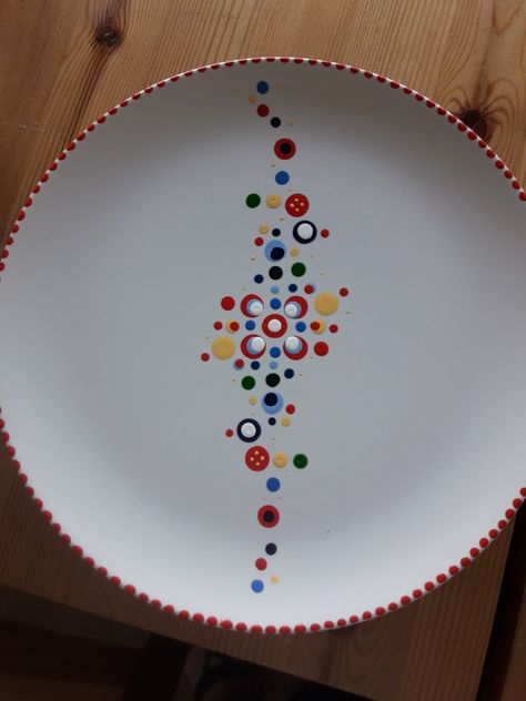 Ceramic Dot Painting, Pottery Painting Simple Ideas, Easy Pottery Painting Ideas Plates, Painted Plate Ideas, Painting Plates Ideas, Diy Pottery Painting Ideas, Hand Painted Pottery Ideas, Simple Pottery Painting Ideas, Ceramics Bowls Designs