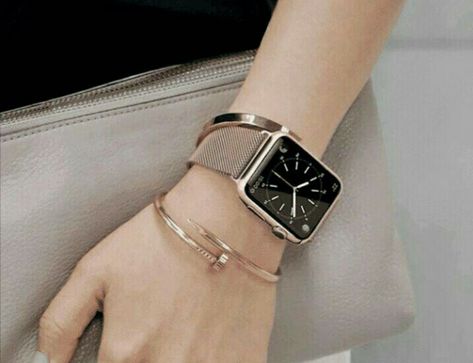 Starlight Apple Watch Aesthetic, Apple Watch Stack, Apple Watch Starlight, Apple Watch Fashion, Daily Wear Jewellery, Apple Watch Accessories, Daily Jewelry, Hand Watch, Luxury Aesthetic