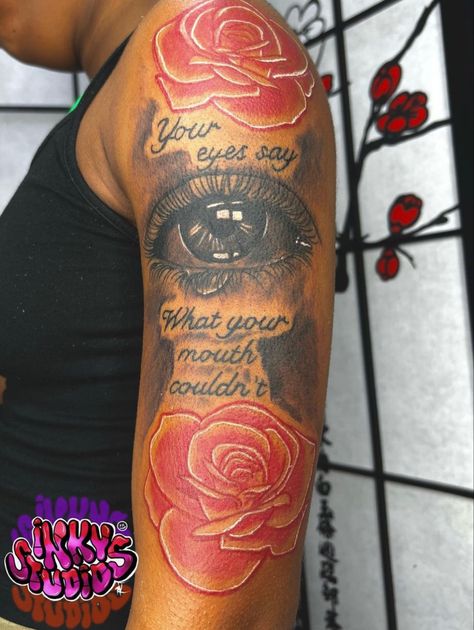 Black Female Hand Tattoos, Rose Hand Tattoo Woman, Top Arm Tattoo Women, Arm Tattoos For Women Meaningful, Top Arm Tattoo, Tattoo On Black Women, Red Tattoo On Black Women, Upper Arm Tattoos For Women, Arm Tattoo Women