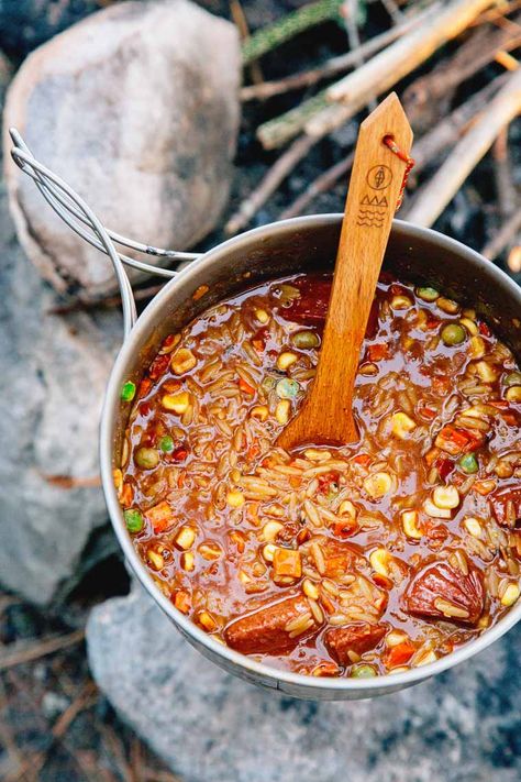 This homemade one pot backpacking meal is worth washing a dish for - it combines orzo pasta with a spicy and flavorful sauce that will fill you right up after a long day of exploring. One Pot Jambalaya, Trail Food, Best Camping Meals, Hiking Food, Easy Camping Meals, Meals Easy, Dried Vegetables, Backpacking Food, Campfire Cooking