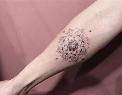 Fine line style mandala tattoo on the right forearm. Tattoo Artist: Nando Line Mandala Tattoo, Fine Line Mandala Tattoo, Fine Line Mandala, Line Mandala, Mandala Tattoo Shoulder, Mandala Tattoos For Women, Small Mandala Tattoo, Enough Tattoo, Tattoo Fine Line